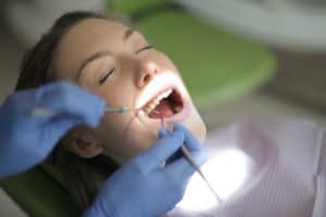 מה זה שיניים תותבות זמניות ולאילו מקרים הן מתאימות